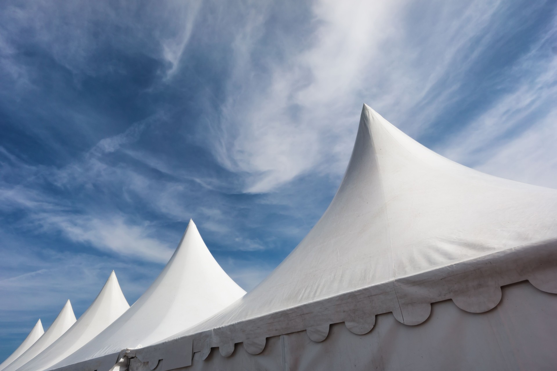 white tent roofs